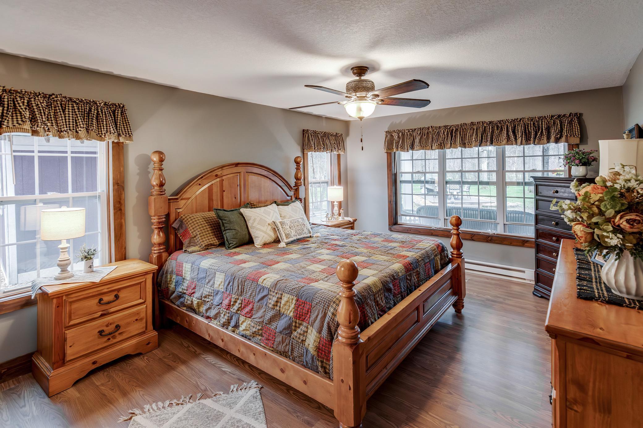 Primary Ensuite - Main Level