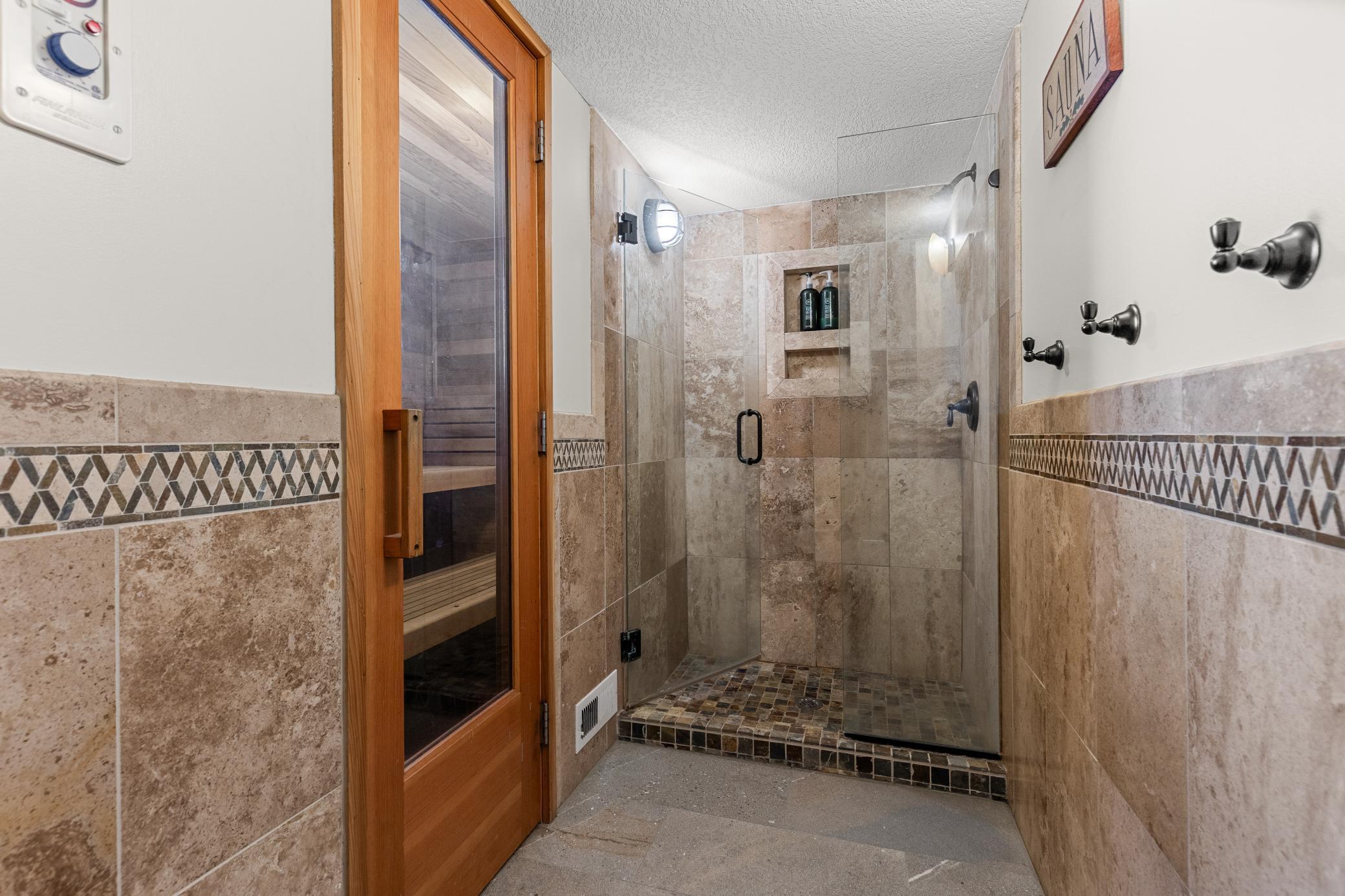 Lower level bath w/ Sauna!