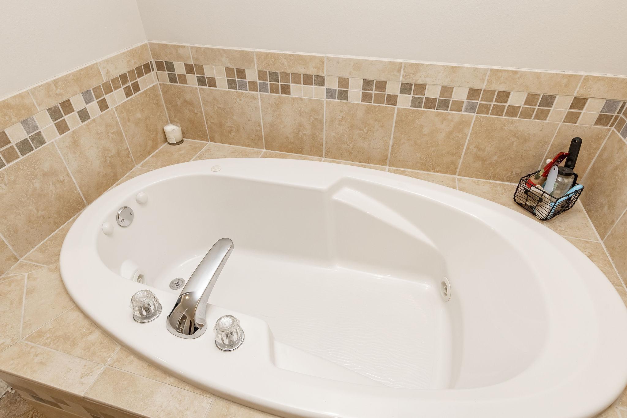 Jetted Tub- Primary Bath