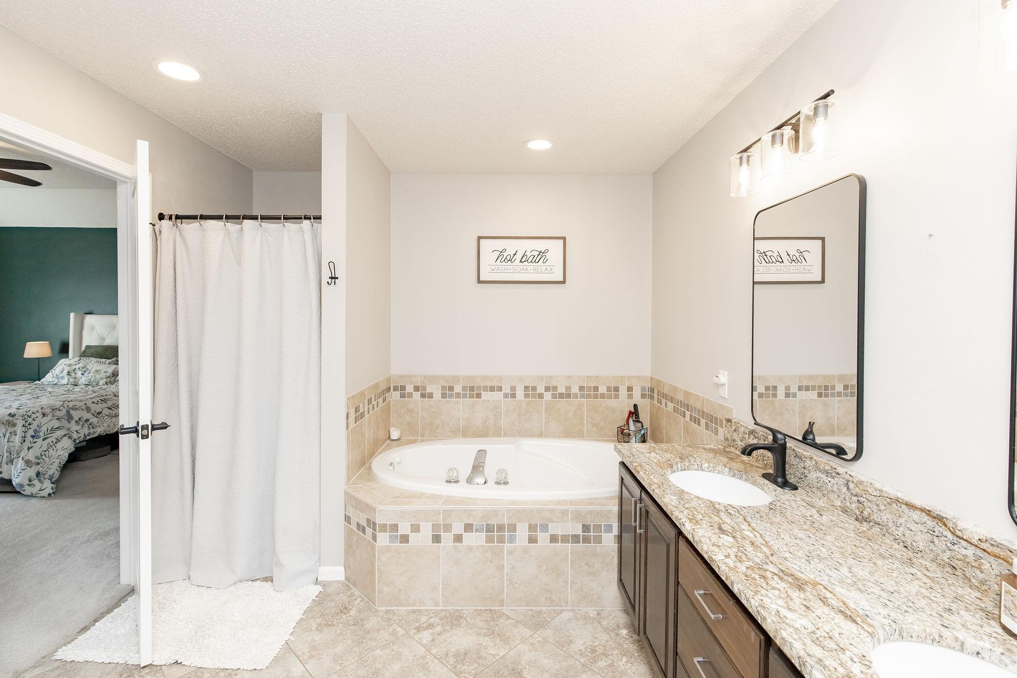 Primary Hollywood Bath