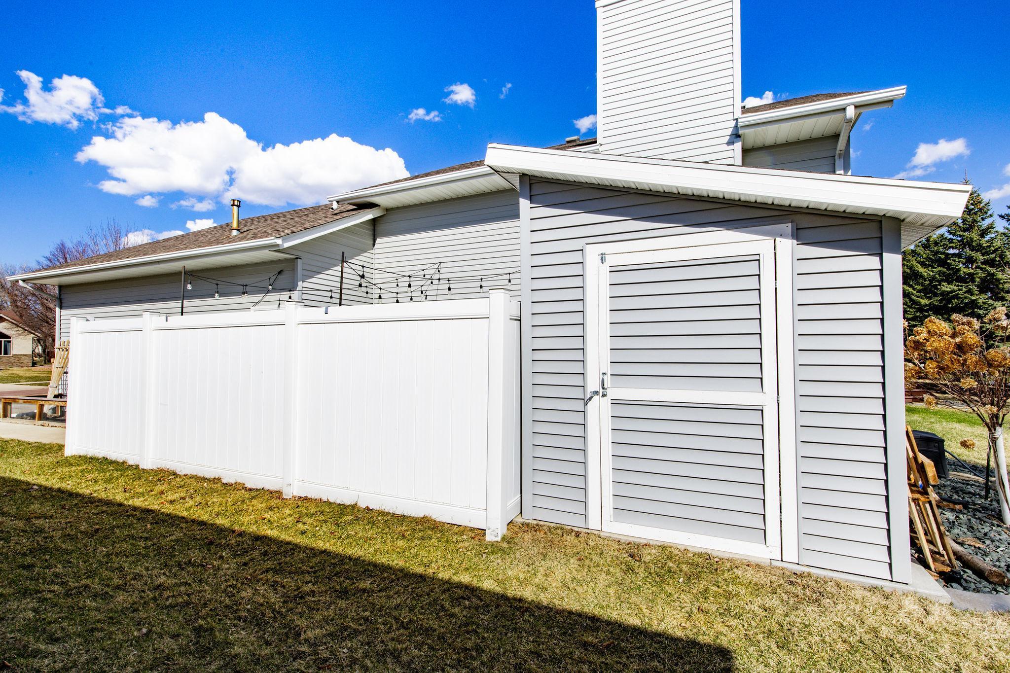 Storage Shed/Private Patio
