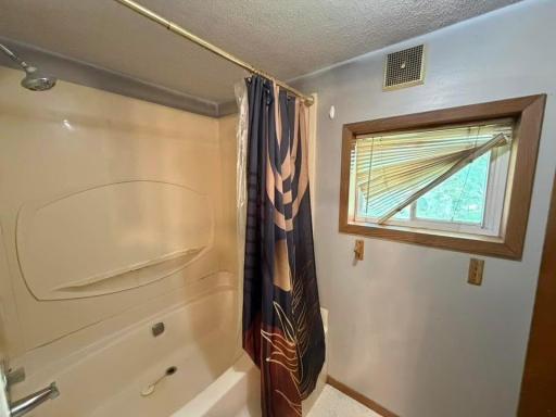 114 6th Avenue NW, Waseca, MN 56093