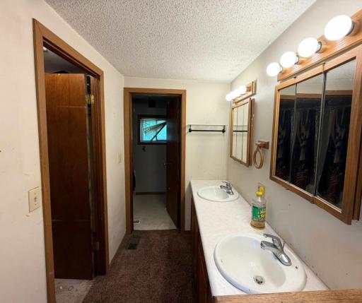 114 6th Avenue NW, Waseca, MN 56093
