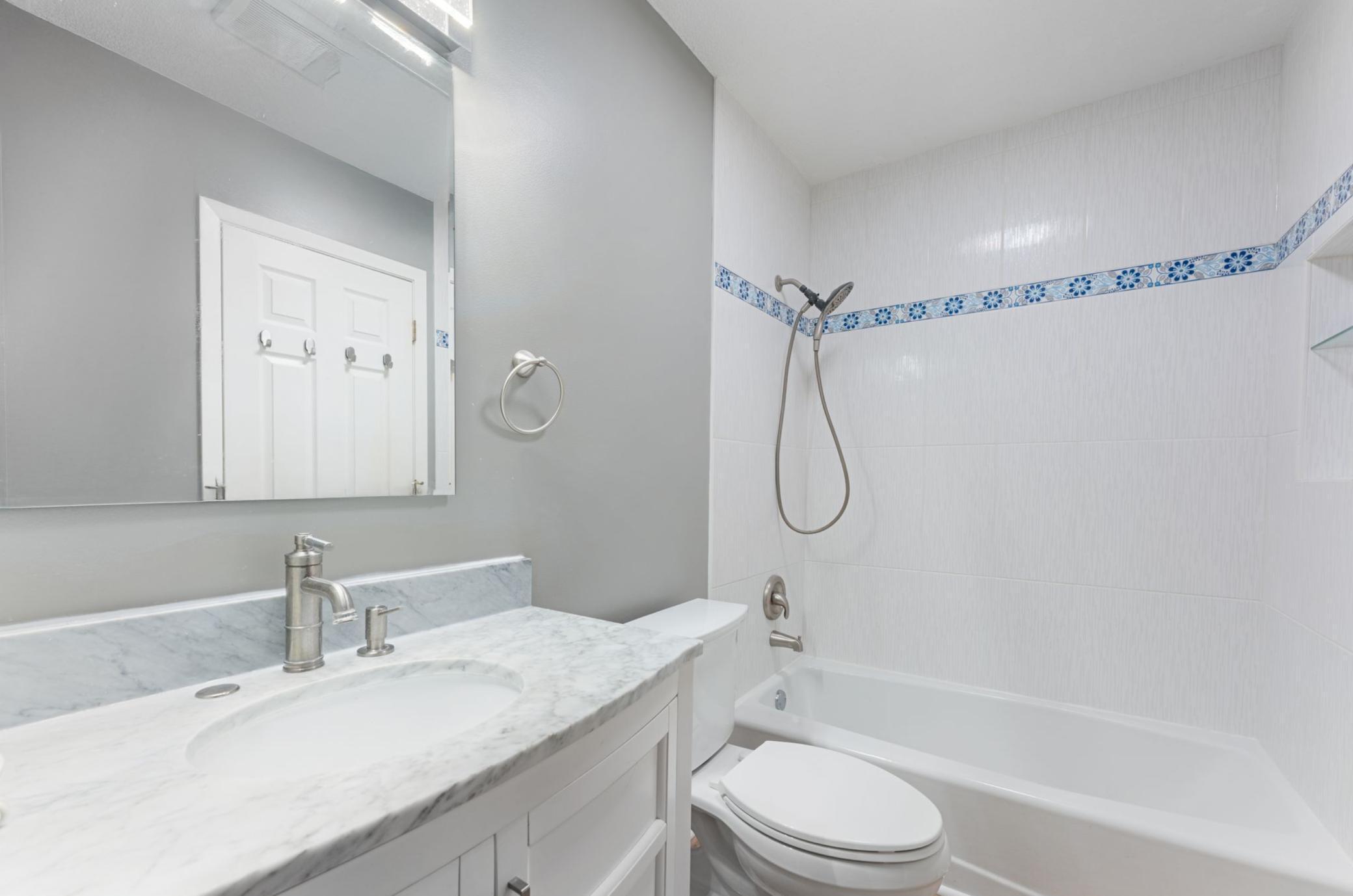 bathroom photo 2.jpg