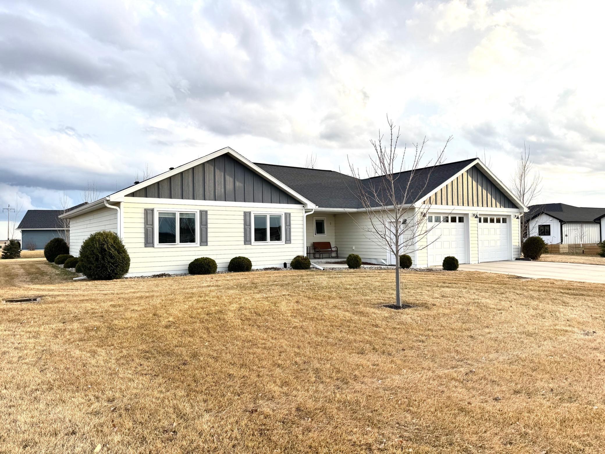 204 11th Street SW, Roseau, MN 56751
