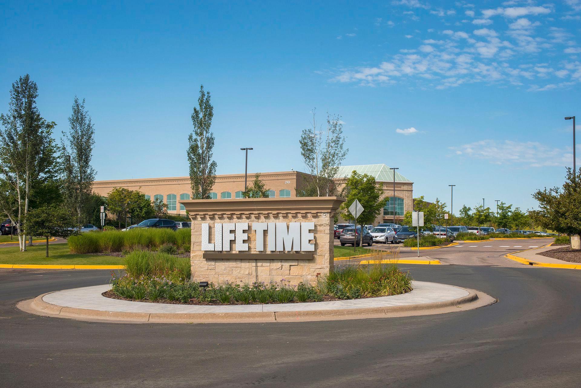 This vibrant community offers fantastic access amenities that keep your days running smoothly and offers everything you need close to home.
