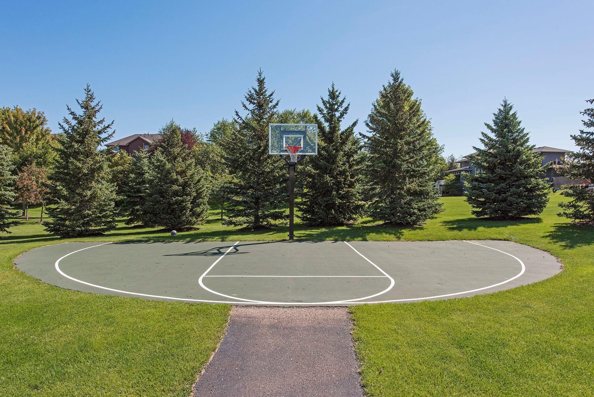 There is even a sport court and pickleball court!