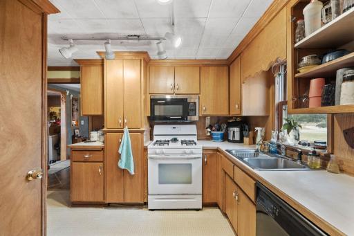815 333rd Avenue NE, Cambridge, MN 55008