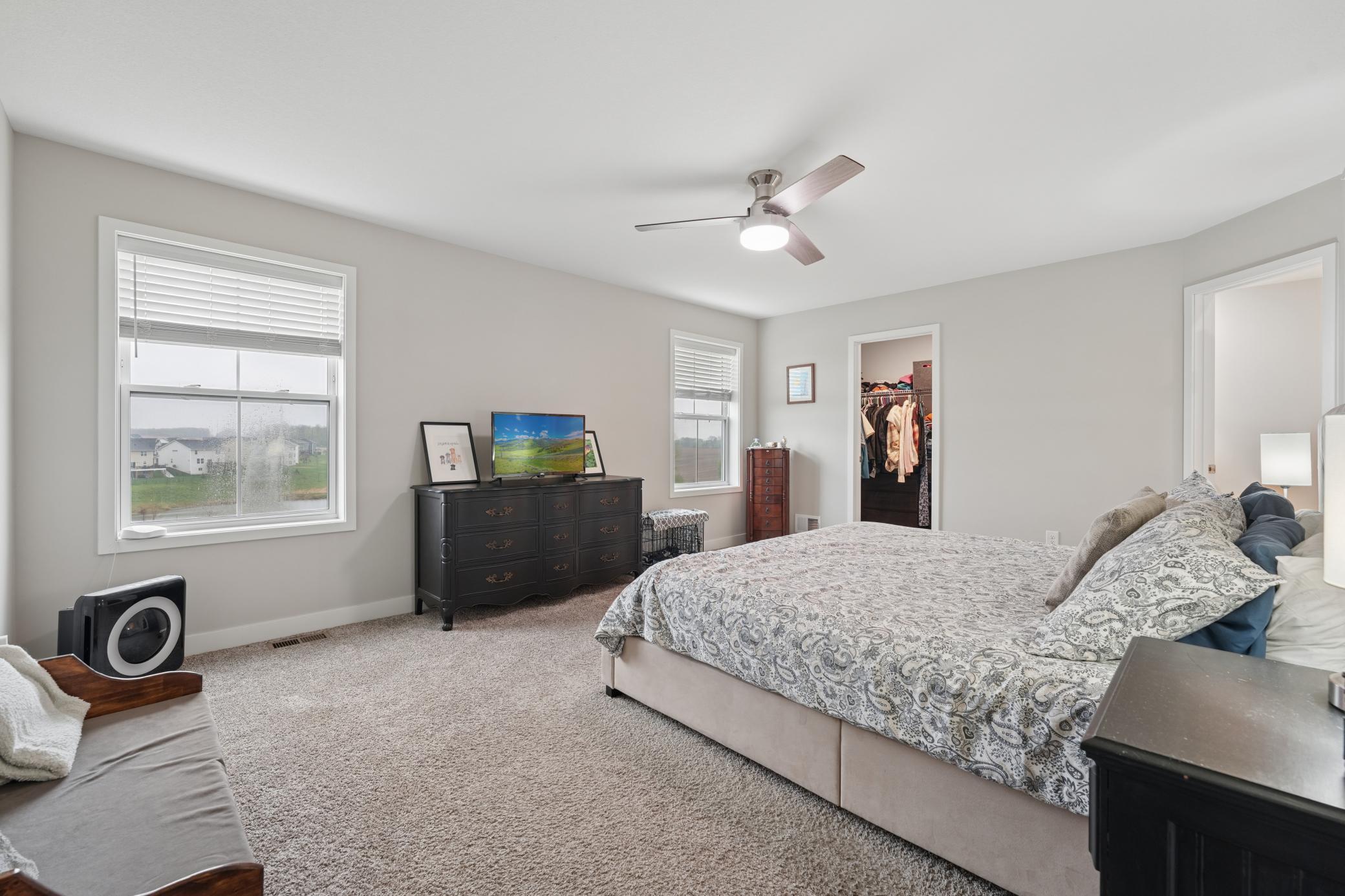 Large primary bedroom.