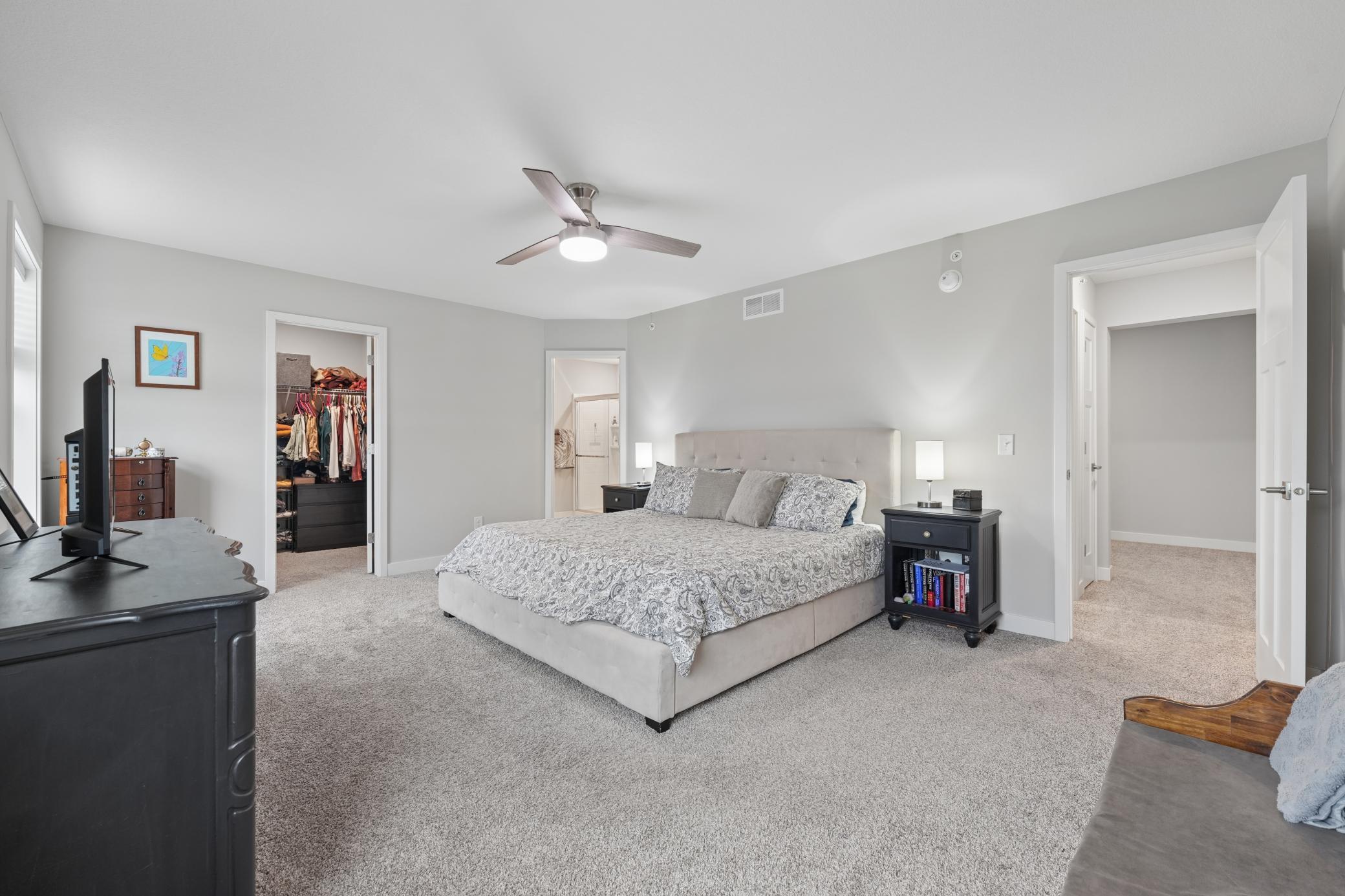 Large primarye bedroom. Please notice the walk in closet!