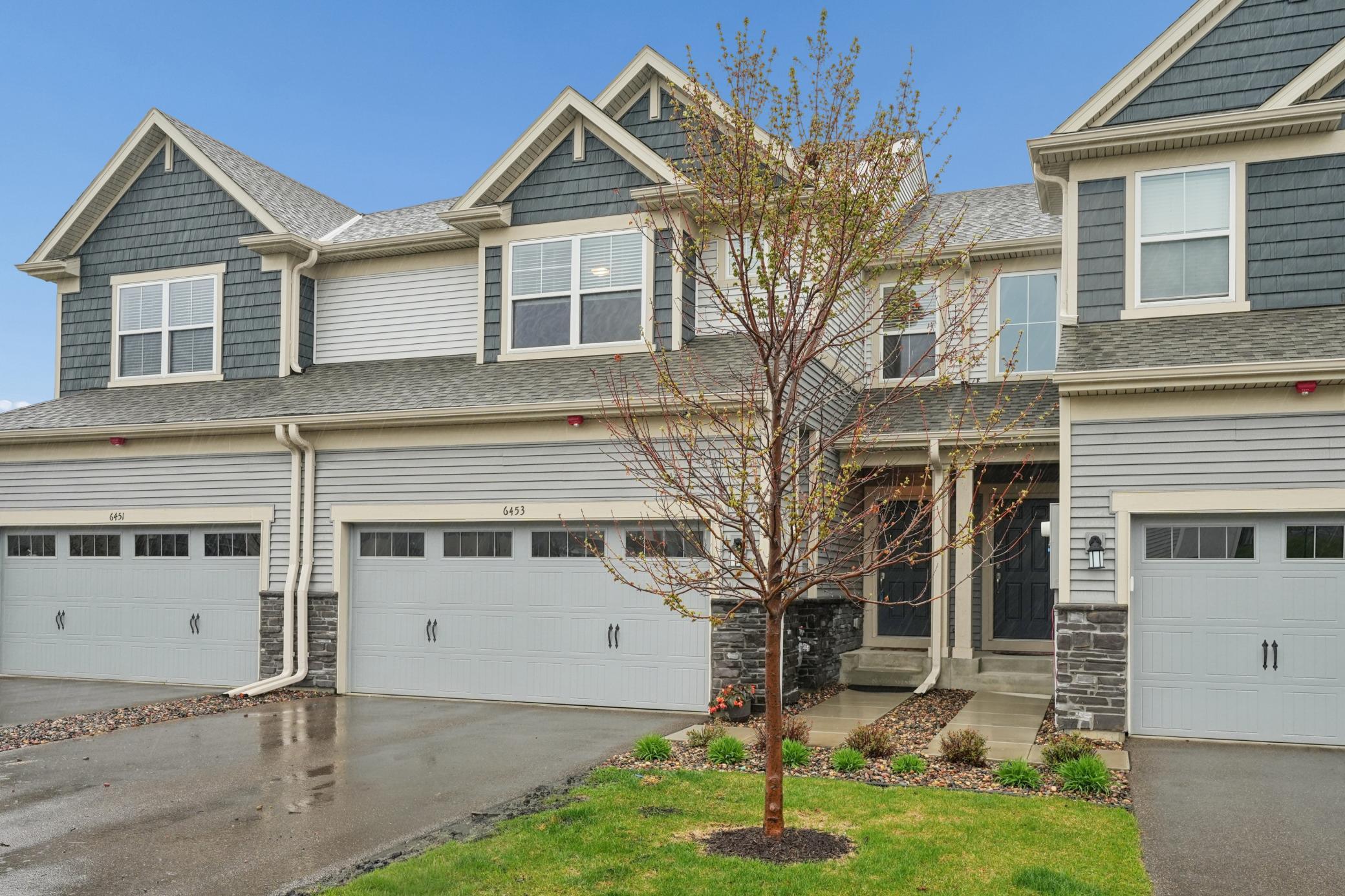 Welcome to the "Better than New" Lennar Built townhome!