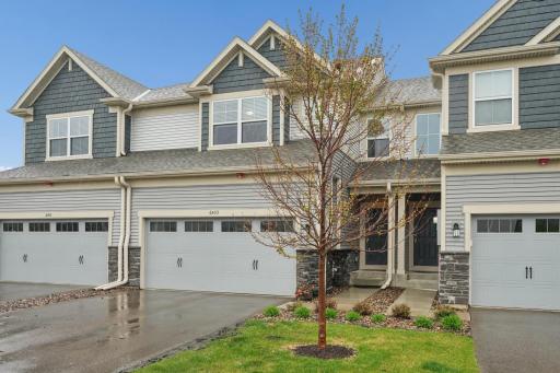 Welcome to the "Better than New" Lennar Built townhome!