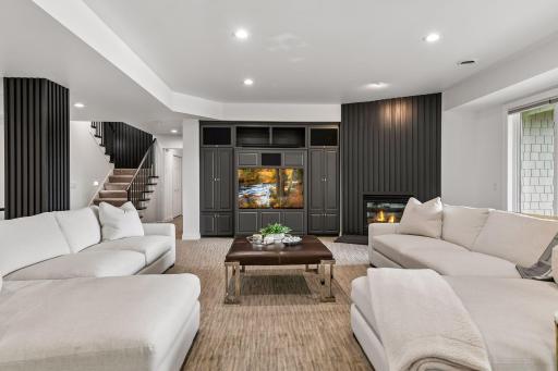 18394 Nicklaus Way, Eden Prairie, MN 55347