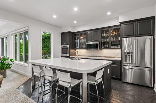 18394 Nicklaus Way, Eden Prairie, MN 55347