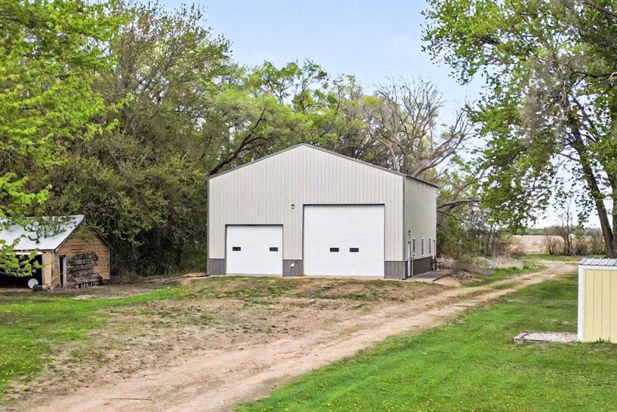 52x40 shop building with its own bathroom and dedicated utility setup