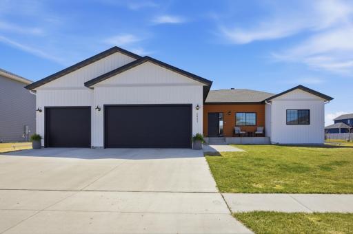 2943 Prairie Farms Circle S, Fargo, ND 58104