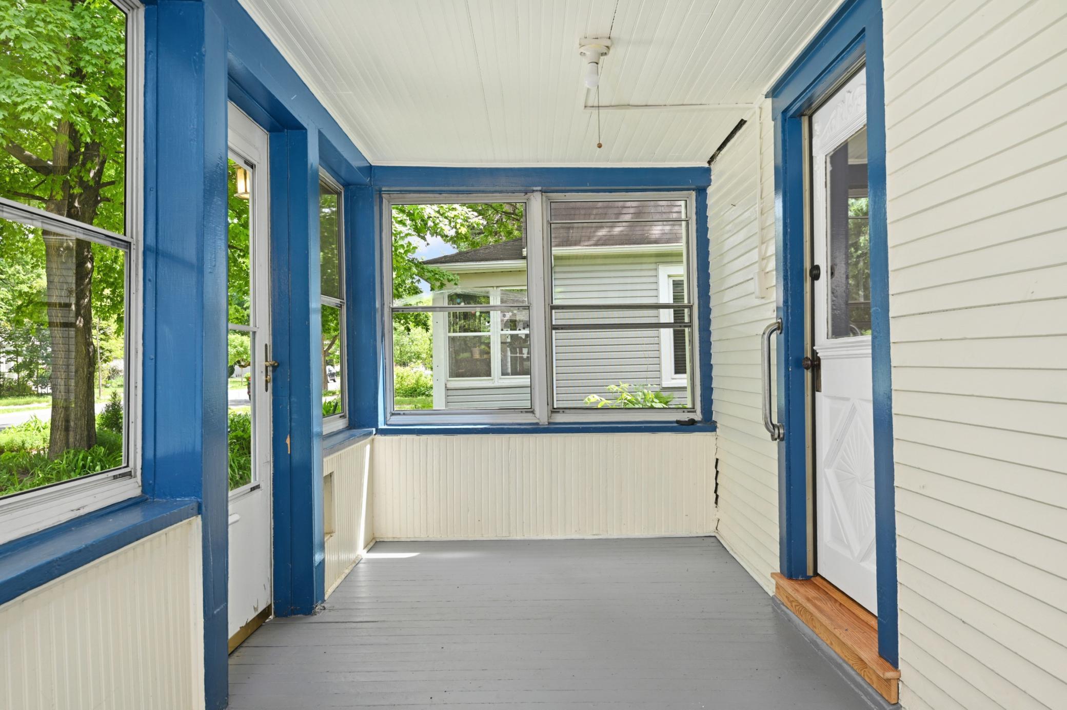 Welcome home to comfort, charm and convenience.