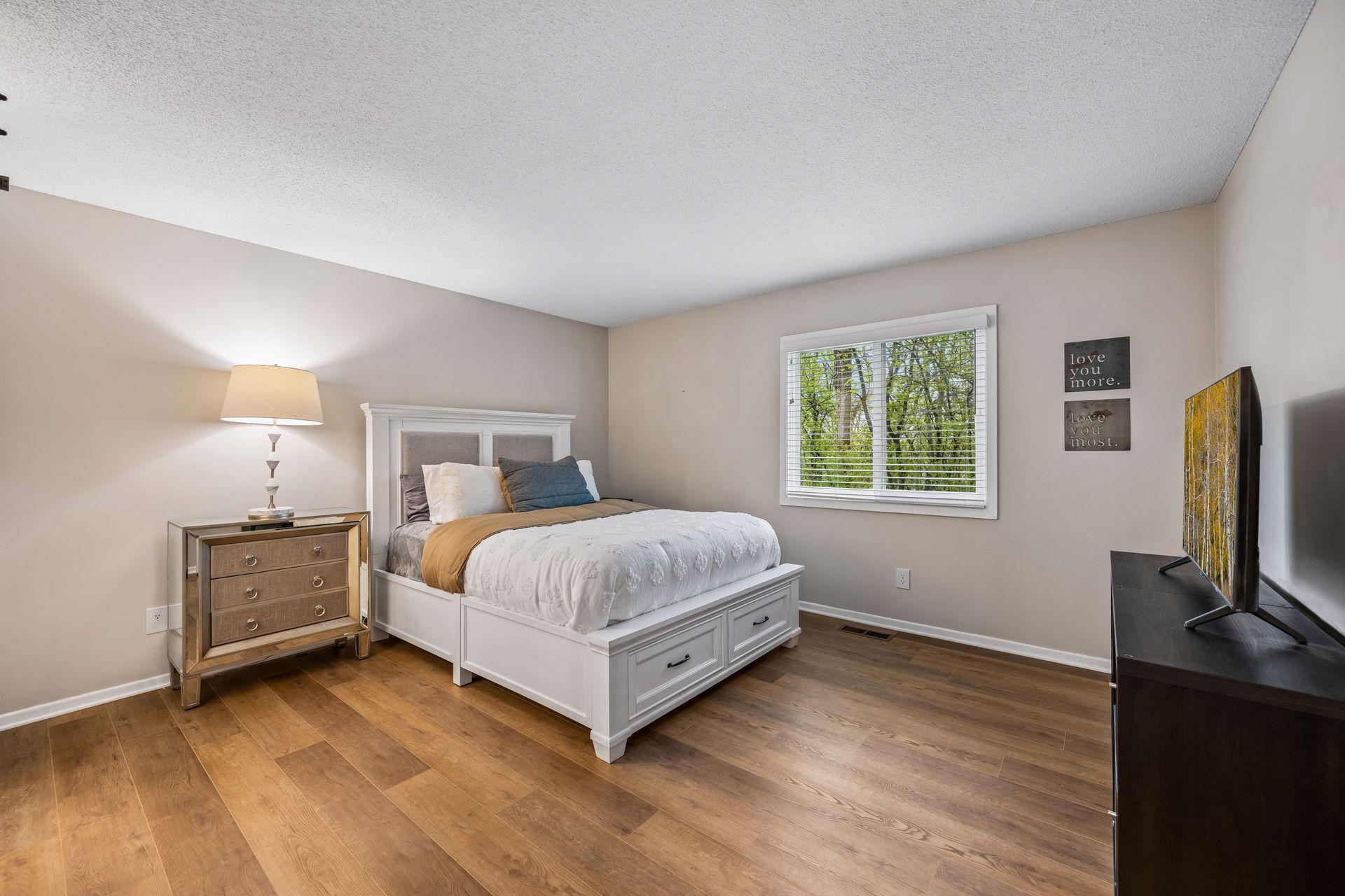 Generous-sized primary bedroom