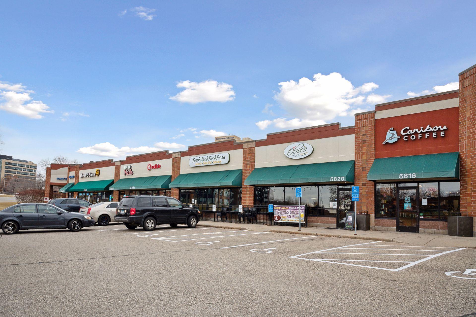 Local restaurants, businesses and coffee shop right down the stree