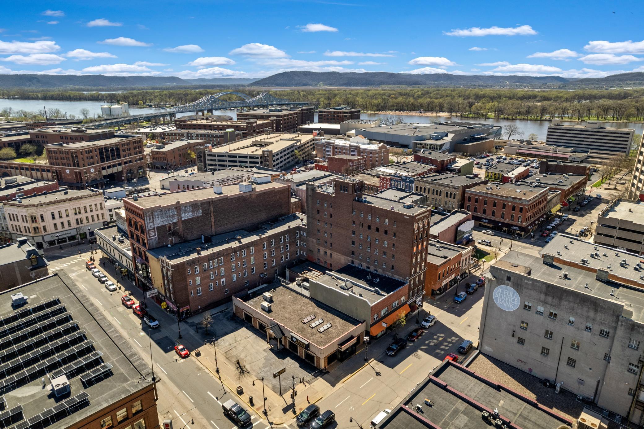 324 Main St (21).jpg
