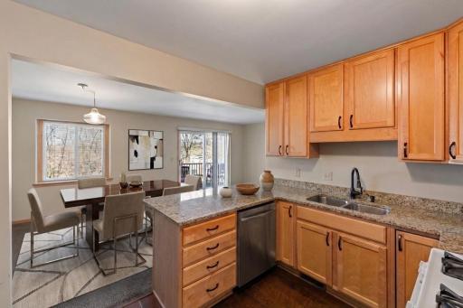 304 Pondridge Circle, Wayzata, MN 55391