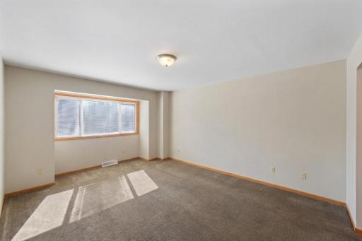 304 Pondridge Circle, Wayzata, MN 55391