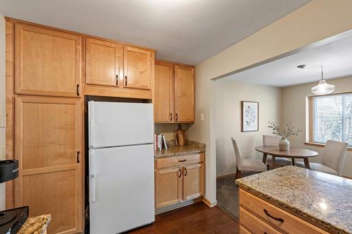 304 Pondridge Circle, Wayzata, MN 55391