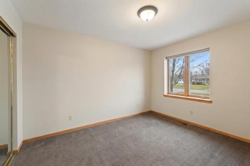 304 Pondridge Circle, Wayzata, MN 55391