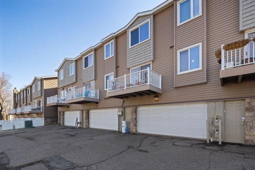 304 Pondridge Circle, Wayzata, MN 55391