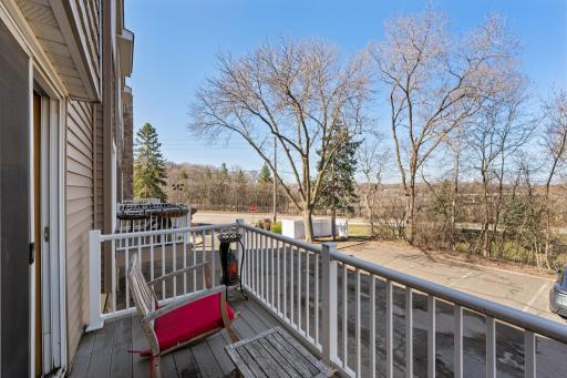 304 Pondridge Circle, Wayzata, MN 55391