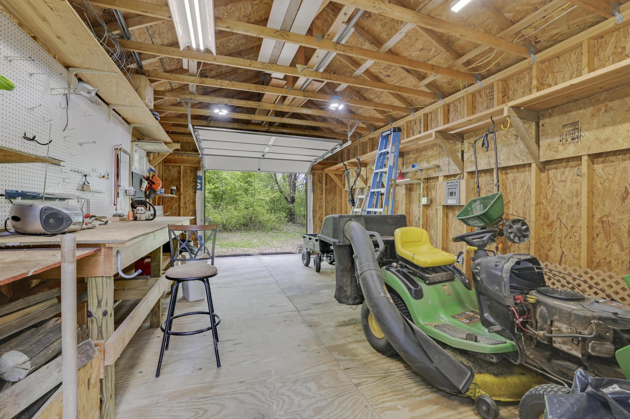 Rear 7' roll-up door with ramp.