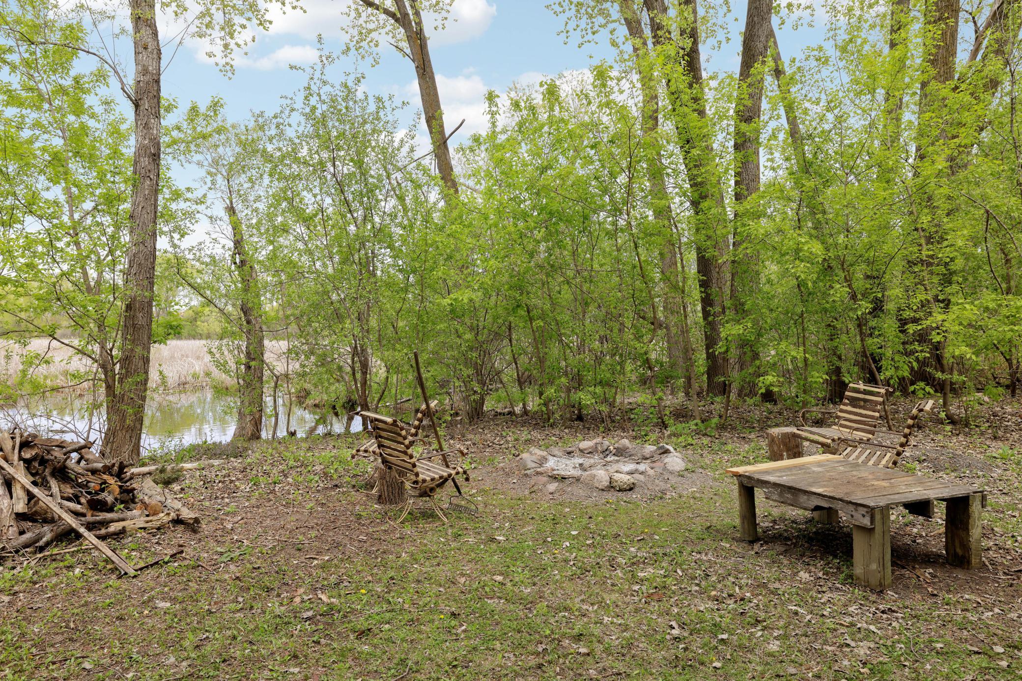 Relax by the fire and enjoy the serenity of the woods and water. Just like you are up North at a cabin!