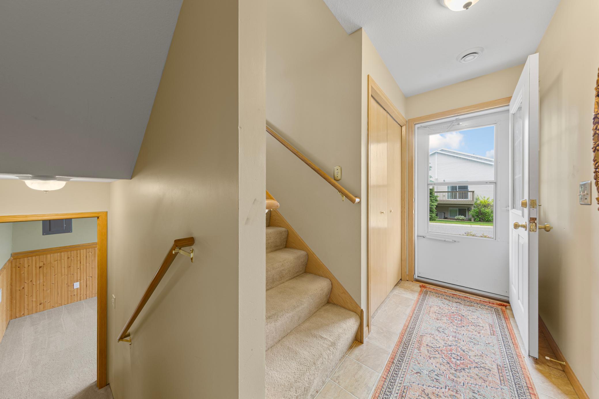 5 entry_foyer.jpg