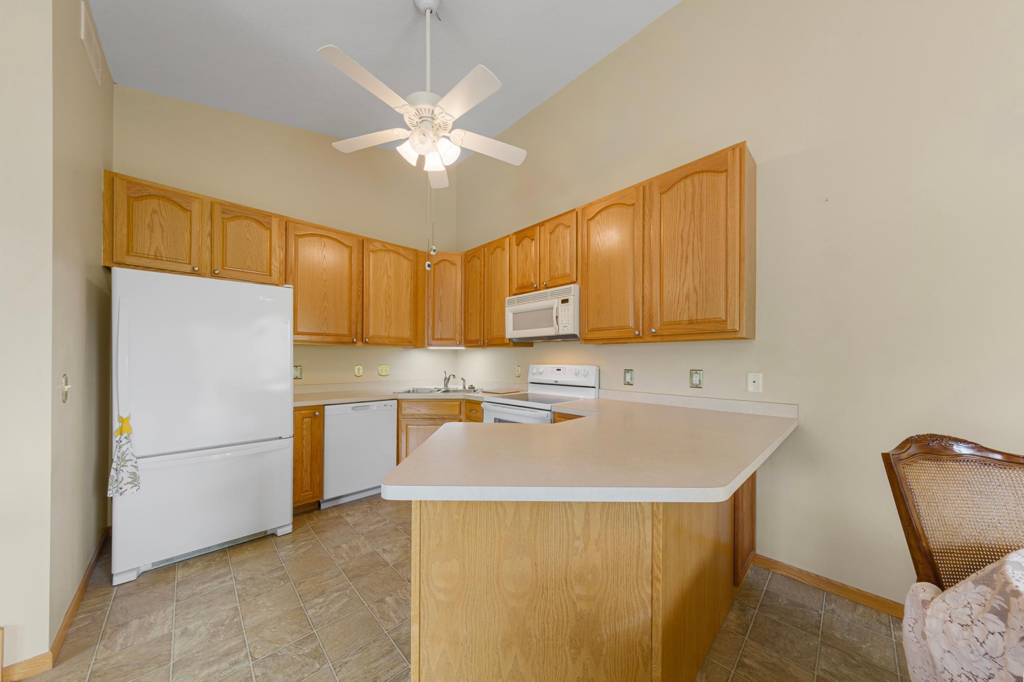 11 kitchen.jpg