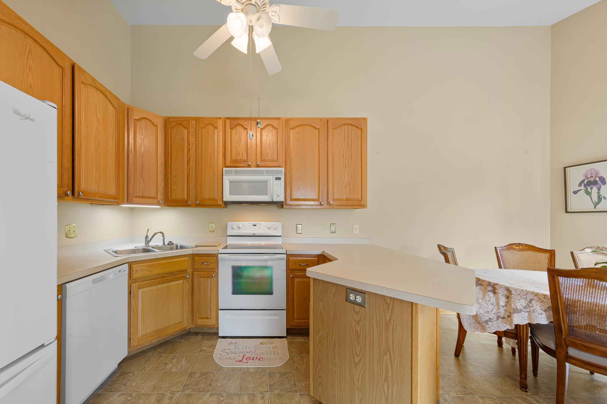 12 kitchen.jpg