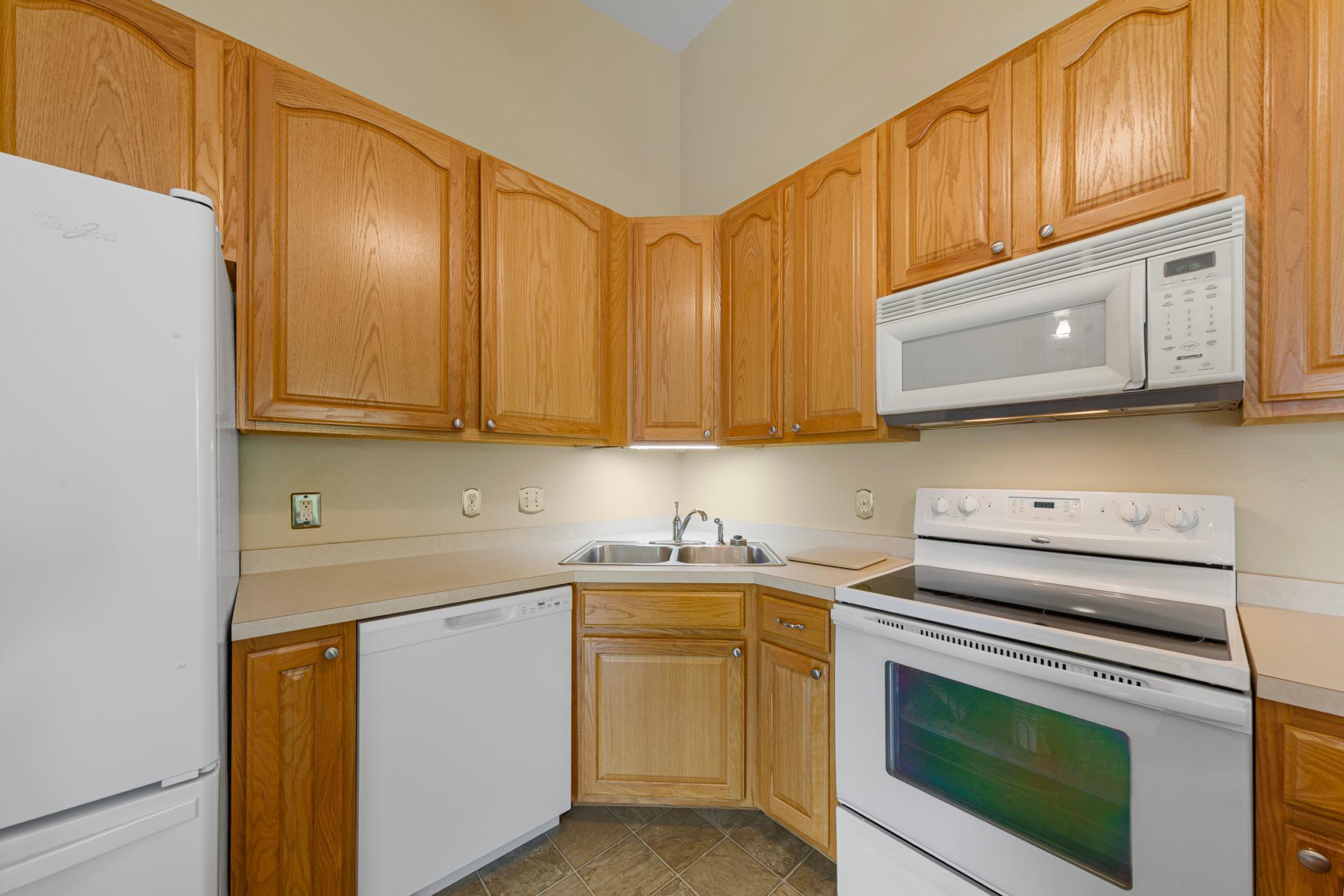 13 kitchen.jpg