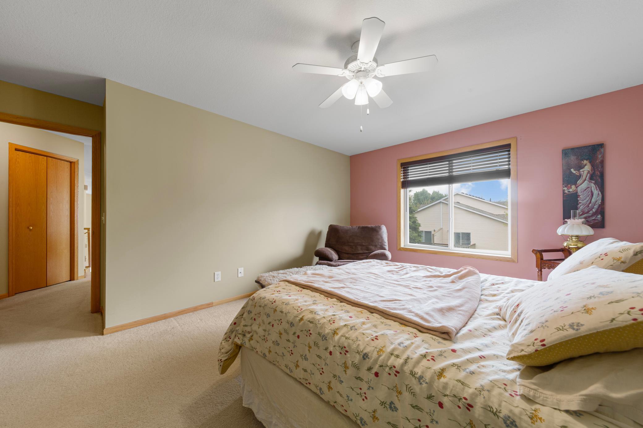 22 main bedroom.jpg
