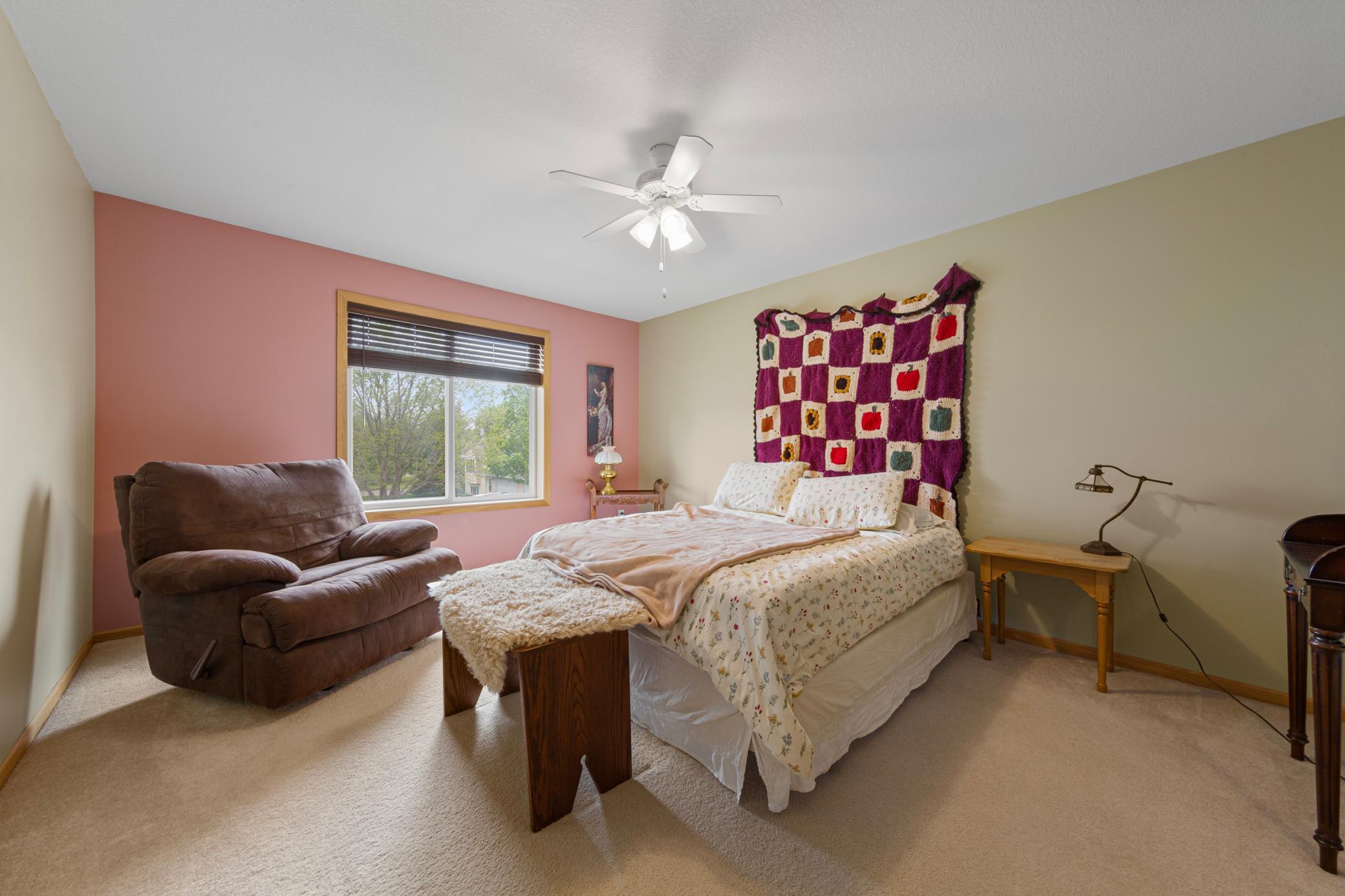 21 main bedroom.jpg