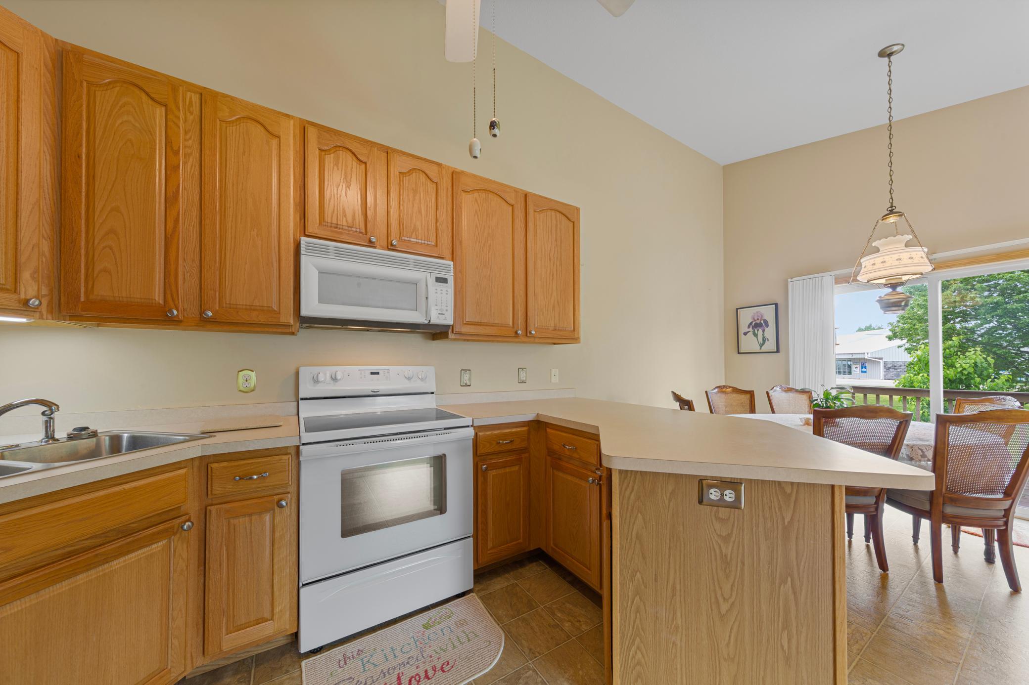 14 kitchen.jpg