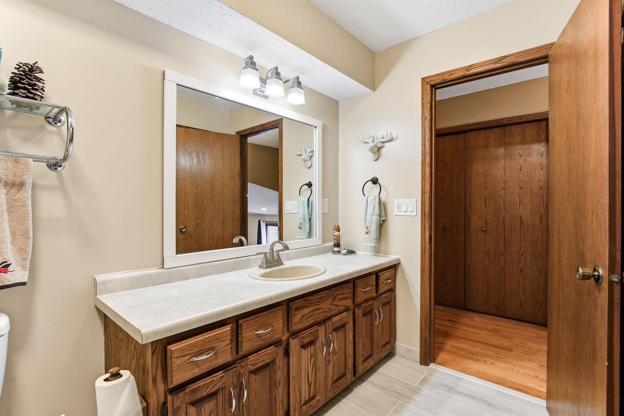23-web-or-mls-22145-Jason-Ave-N-23.jpg