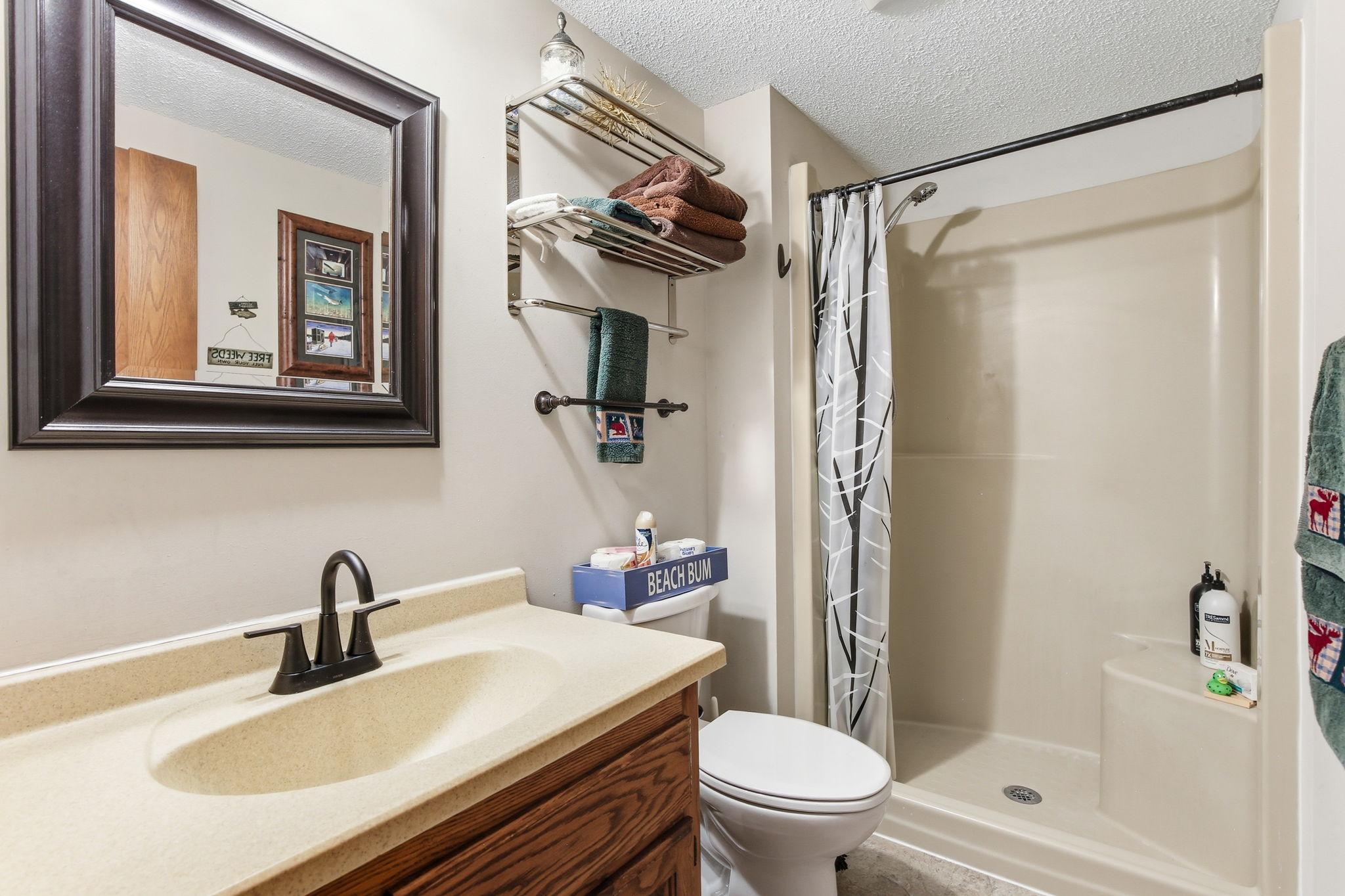 35-web-or-mls-22145-Jason-Ave-N-35.jpg