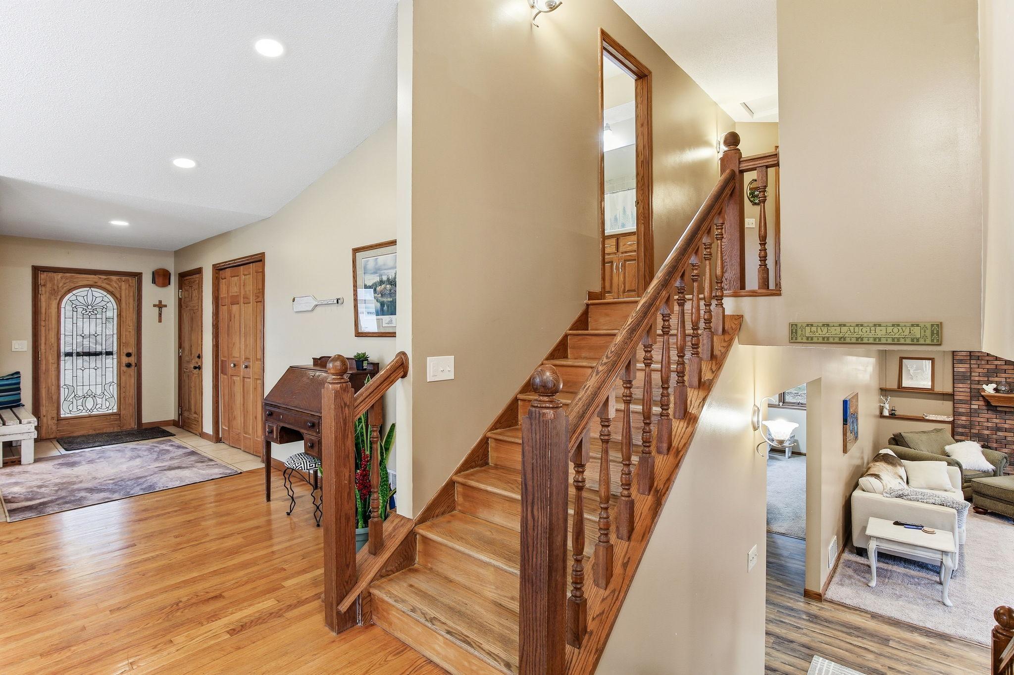 17-web-or-mls-22145-Jason-Ave-N-17.jpg