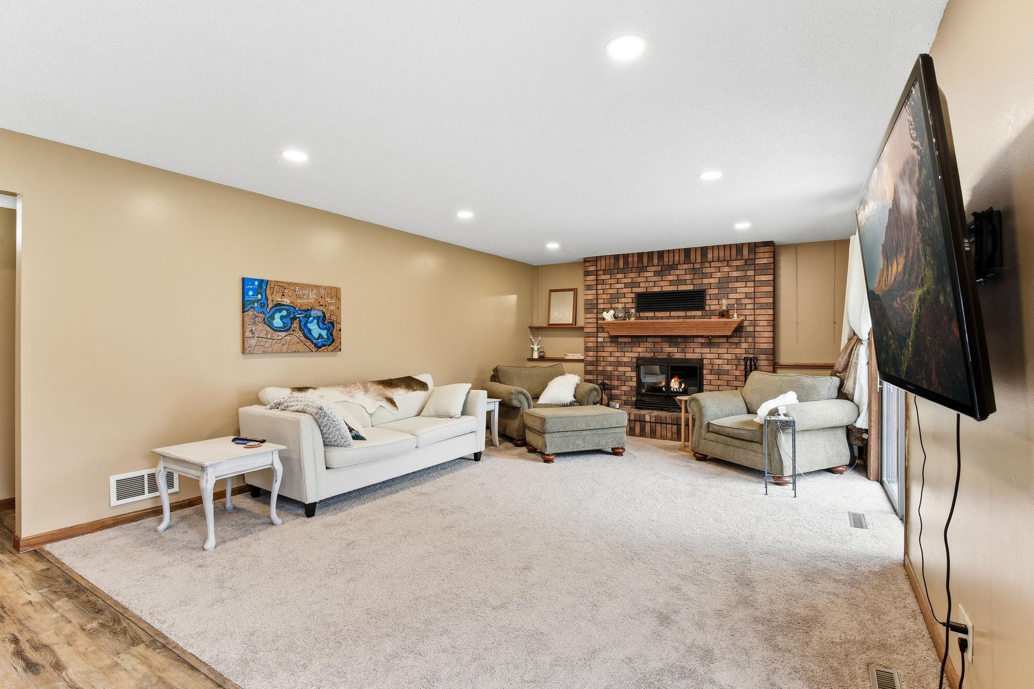32-web-or-mls-22145-Jason-Ave-N-32.jpg
