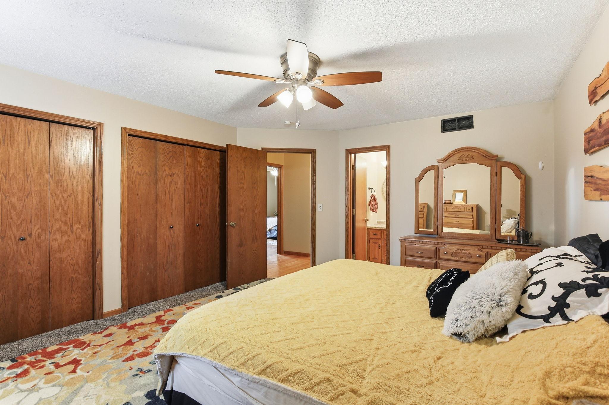 21-web-or-mls-22145-Jason-Ave-N-21.jpg
