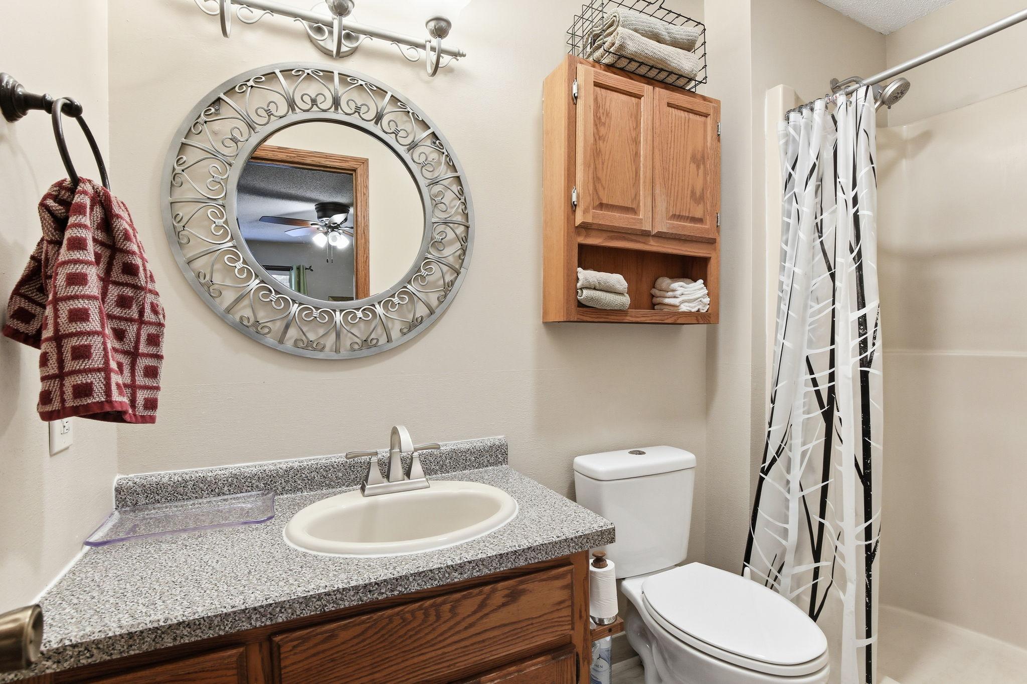 28-web-or-mls-22145-Jason-Ave-N-28.jpg