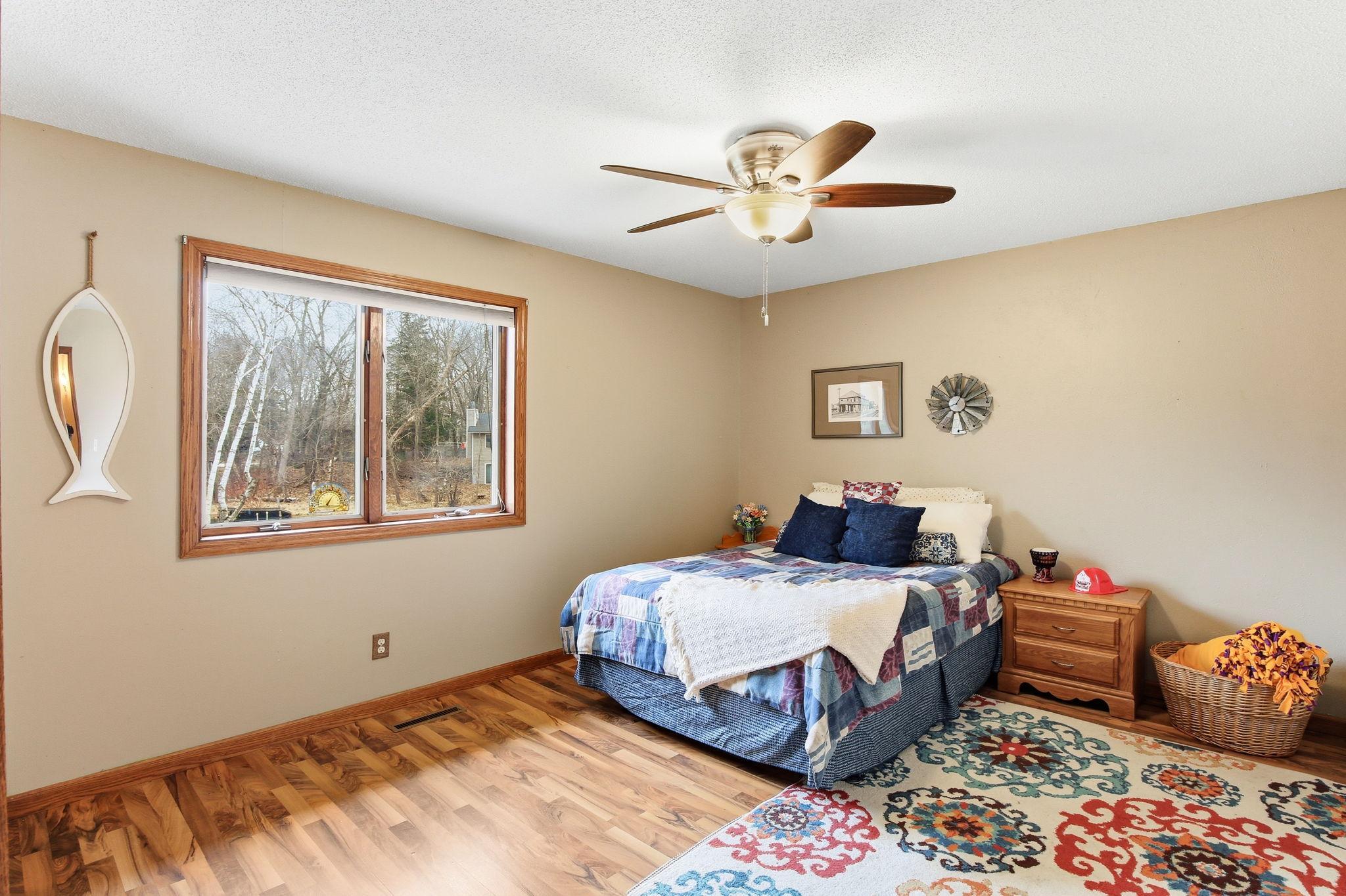 24-web-or-mls-22145-Jason-Ave-N-24.jpg