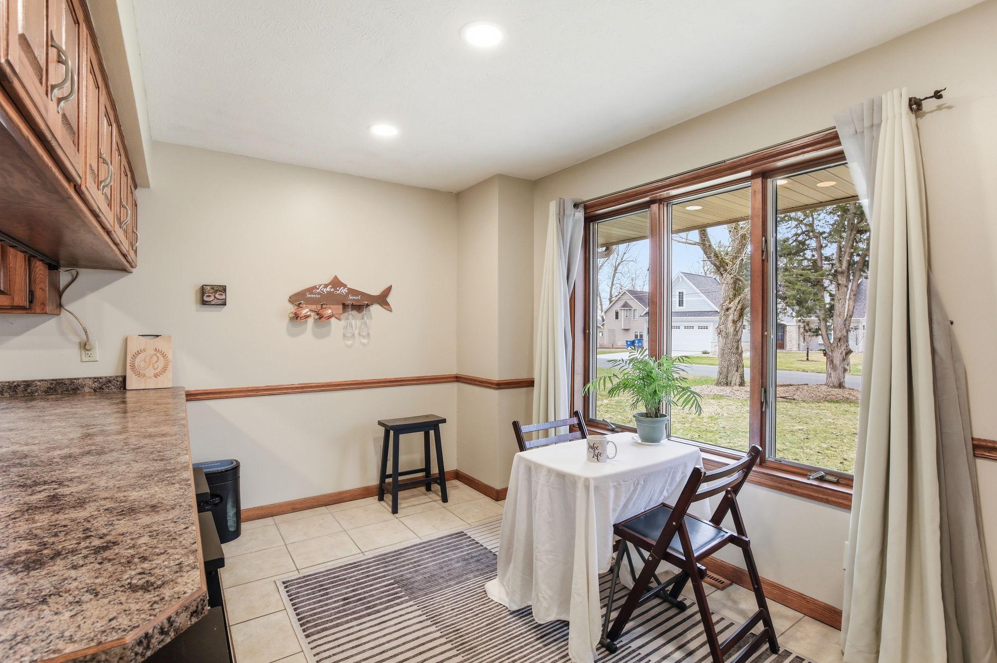16-web-or-mls-22145-Jason-Ave-N-16.jpg