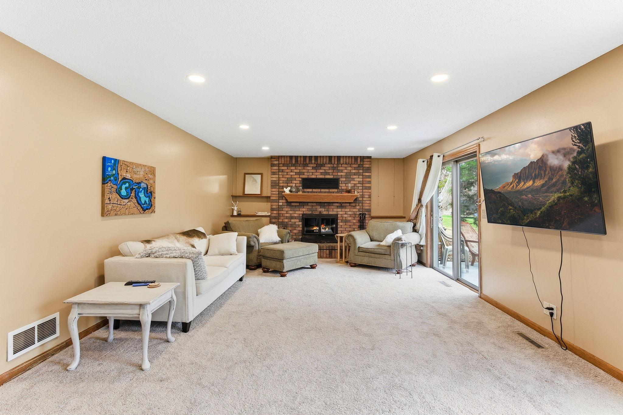 31-web-or-mls-22145-Jason-Ave-N-31.jpg