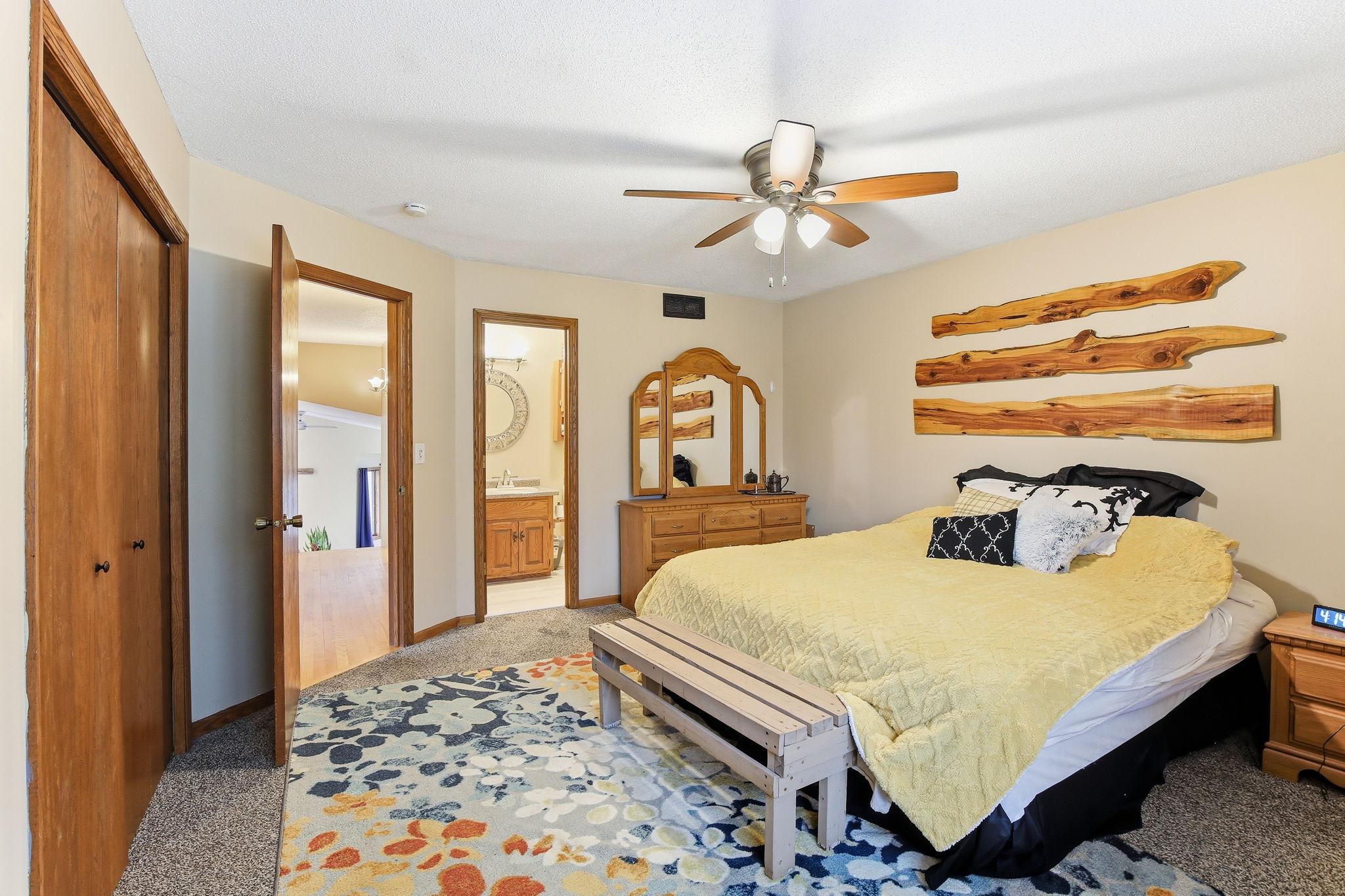 20-web-or-mls-22145-Jason-Ave-N-20.jpg