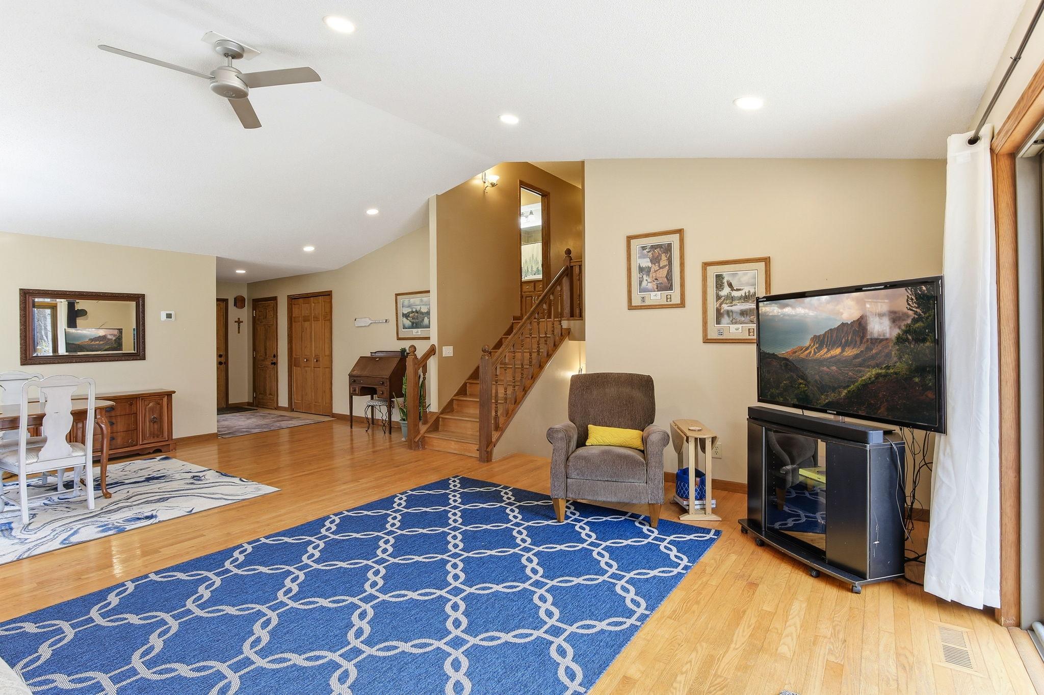 9-web-or-mls-22145-Jason-Ave-N-09.jpg